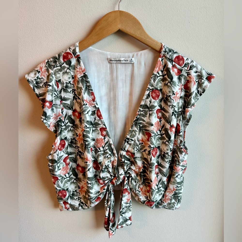 Abercrombie Floral Tie Front - Flutter Sleeve Top - SZ Med - White Patte…